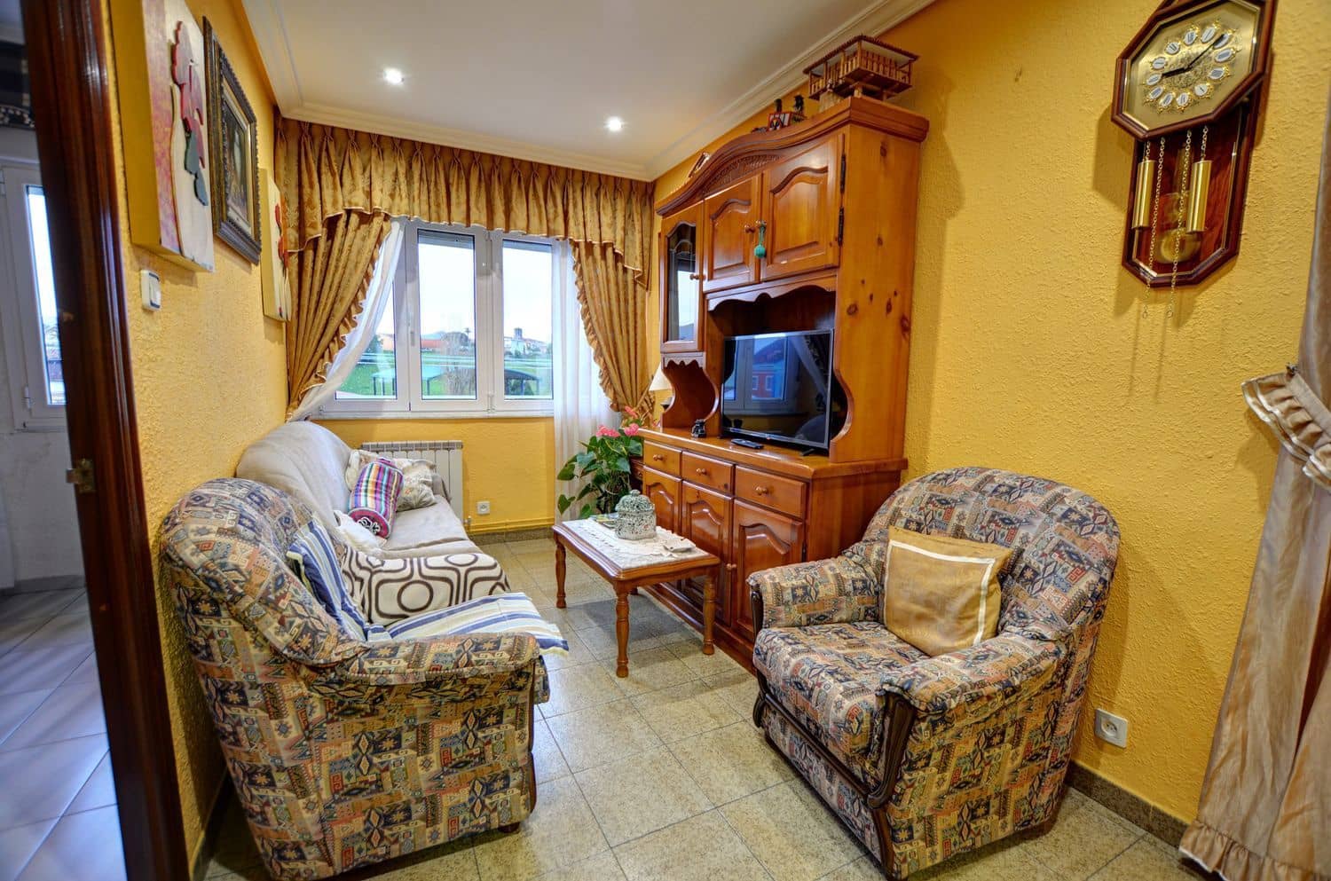 Apartamento de 3 habitaciones en Avilés en venta con garaje - 83.000 € (Ref: 9624265)