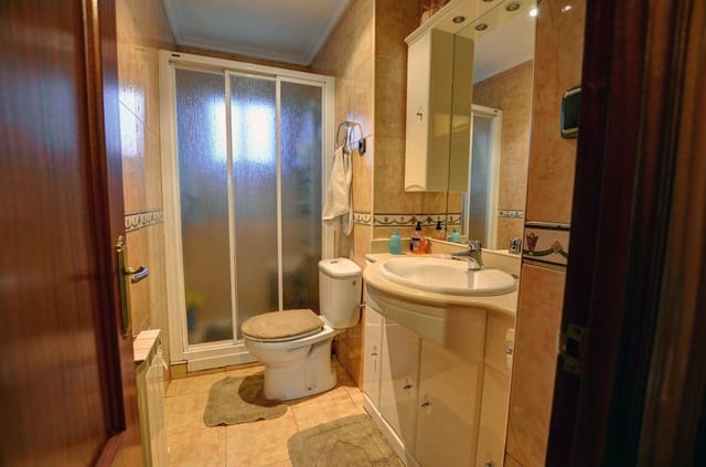 Apartamento de 3 habitaciones en Avilés en venta con garaje - 83.000 € (Ref: 9624265)