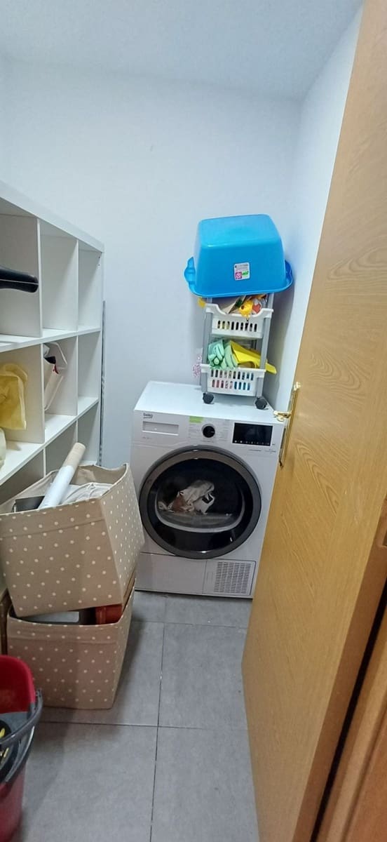 3 bedroom Apartment for rent in Gijon with garage - € 820 (Ref: 9627029)