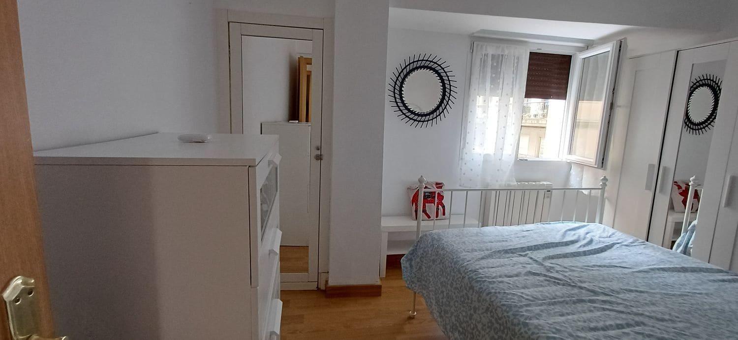 3 bedroom Apartment for rent in Gijon with garage - € 820 (Ref: 9627029)