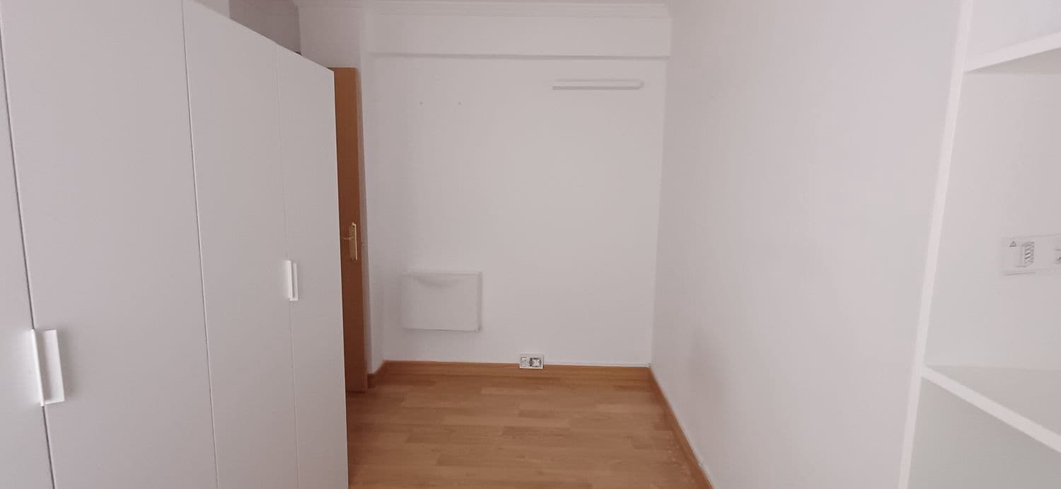 3 bedroom Apartment for rent in Gijon with garage - € 820 (Ref: 9627029)