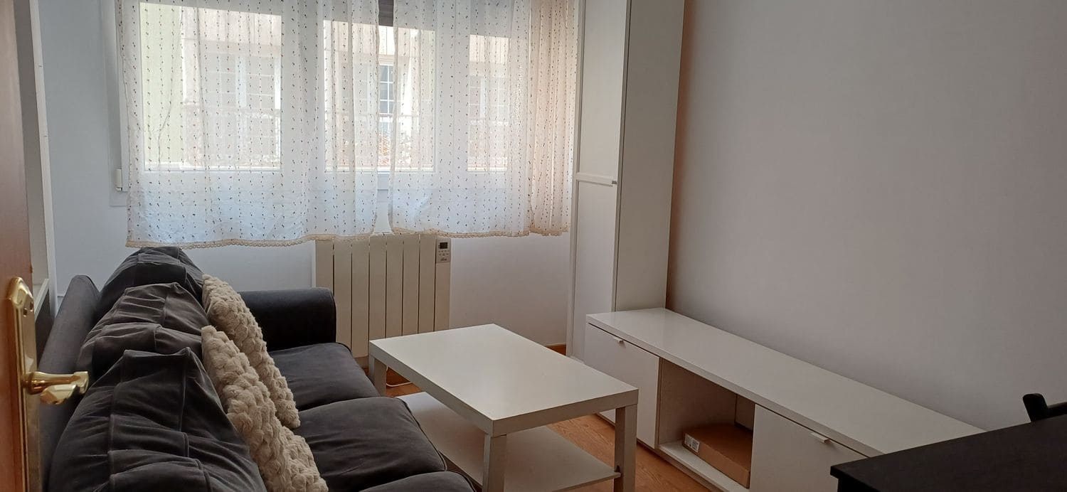 3 bedroom Apartment for rent in Gijon with garage - € 820 (Ref: 9627029)