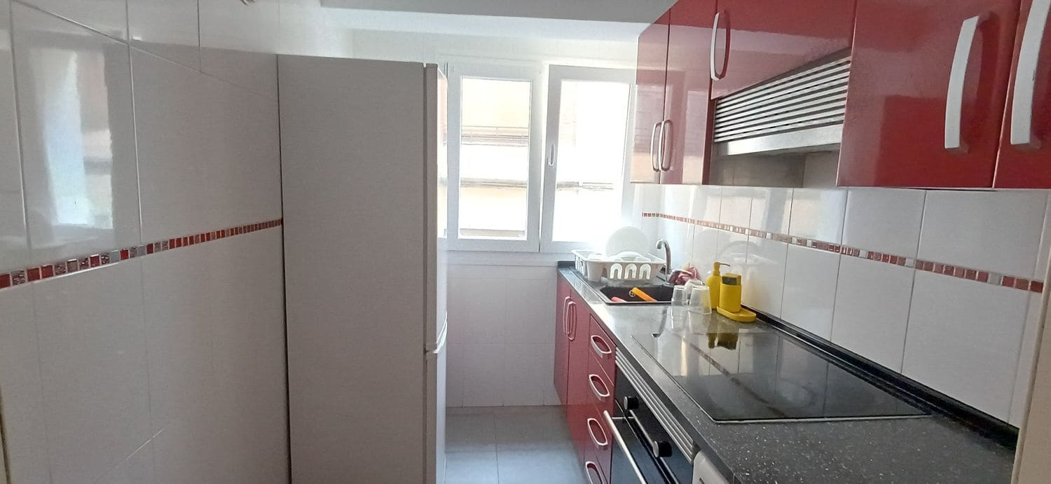 3 bedroom Apartment for rent in Gijon with garage - € 820 (Ref: 9627029)