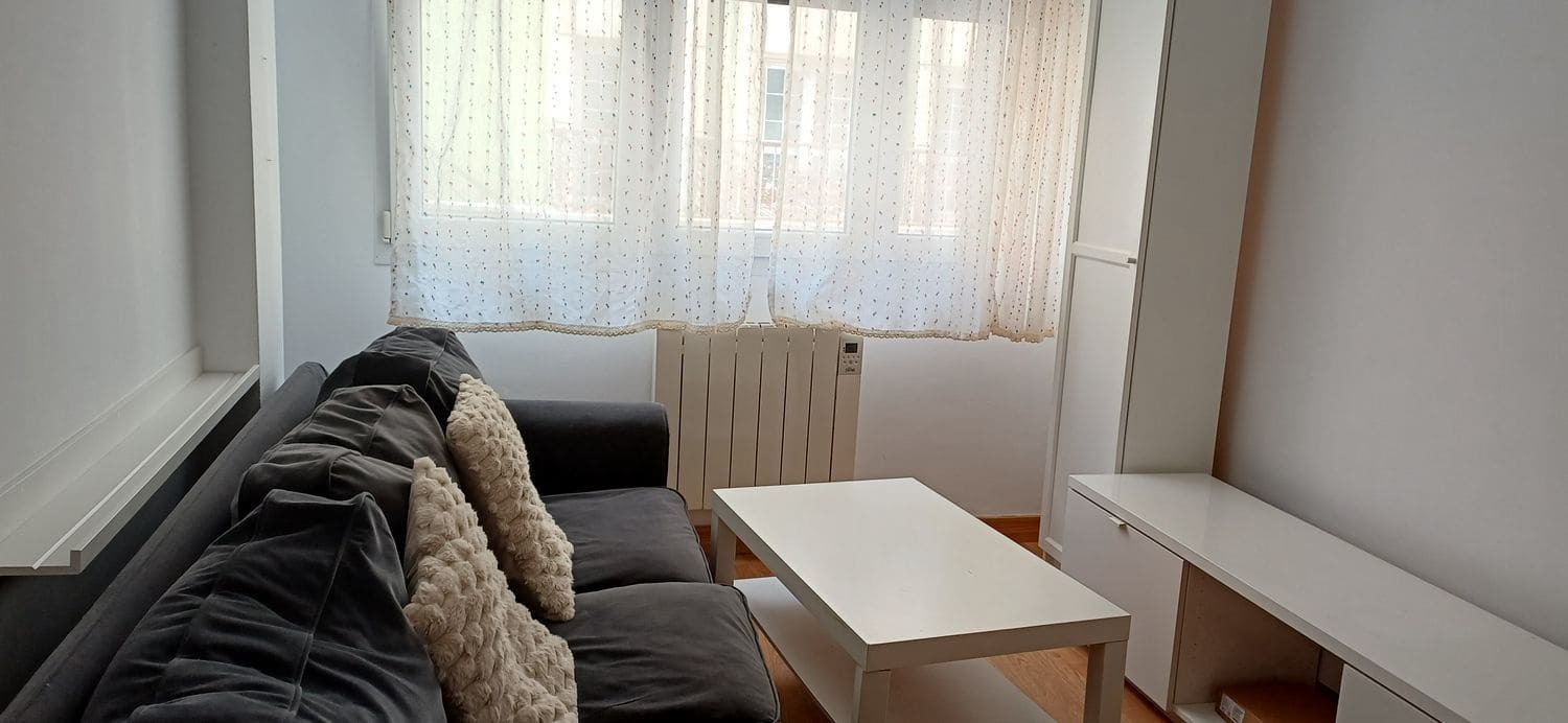 3 bedroom Apartment for rent in Gijon with garage - € 820 (Ref: 9627029)