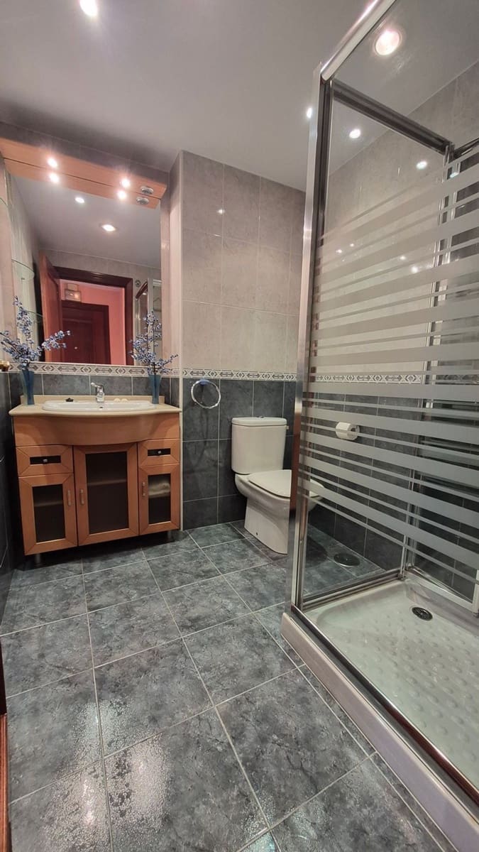 1 soverom Leilighet til salgs i Gijon med garasje - € 155 000 (Ref: 9627030)