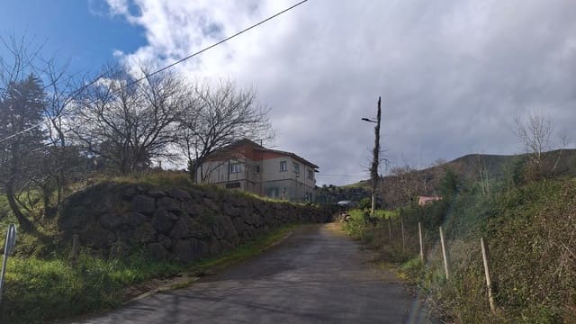 4 makuuhuone Huvila myytävänä paikassa Gijón mukana 
autotalli - 350 000 € (Ref: 9627031)