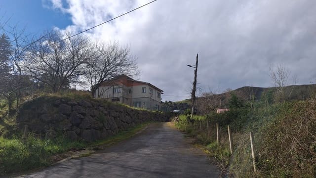 4 makuuhuone Huvila myytävänä paikassa Gijón mukana 
autotalli - 350 000 € (Ref: 9627031)