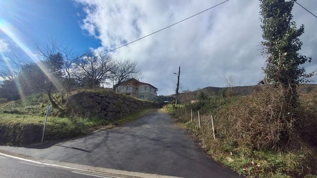 4 makuuhuone Huvila myytävänä paikassa Gijón mukana 
autotalli - 350 000 € (Ref: 9627031)