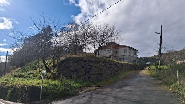 4 makuuhuone Huvila myytävänä paikassa Gijón mukana 
autotalli - 350 000 € (Ref: 9627031)