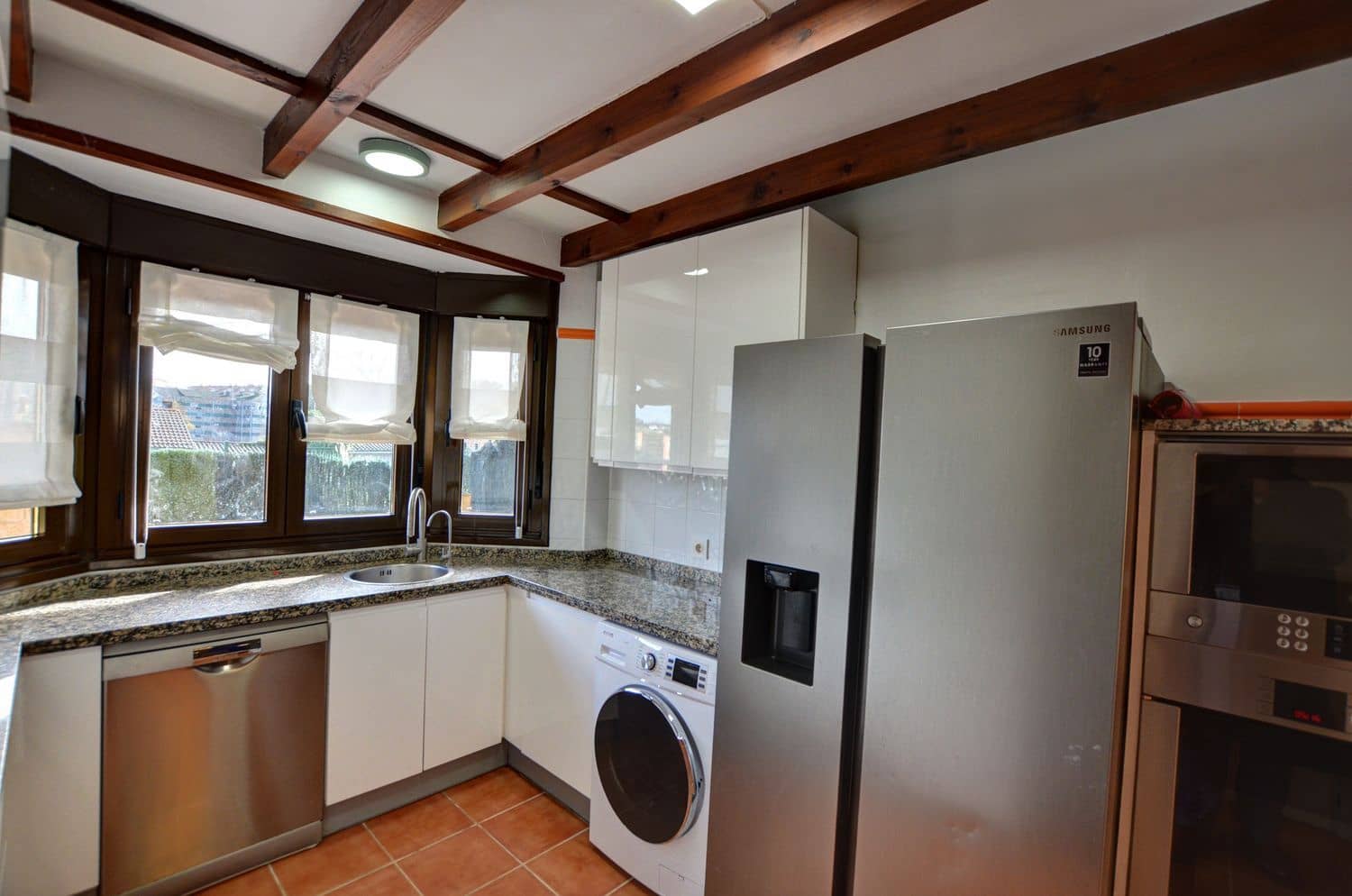 4 makuuhuone Omakotitalo myytävänä paikassa Castrillon mukana 
autotalli - 475 000 € (Ref: 9632915)