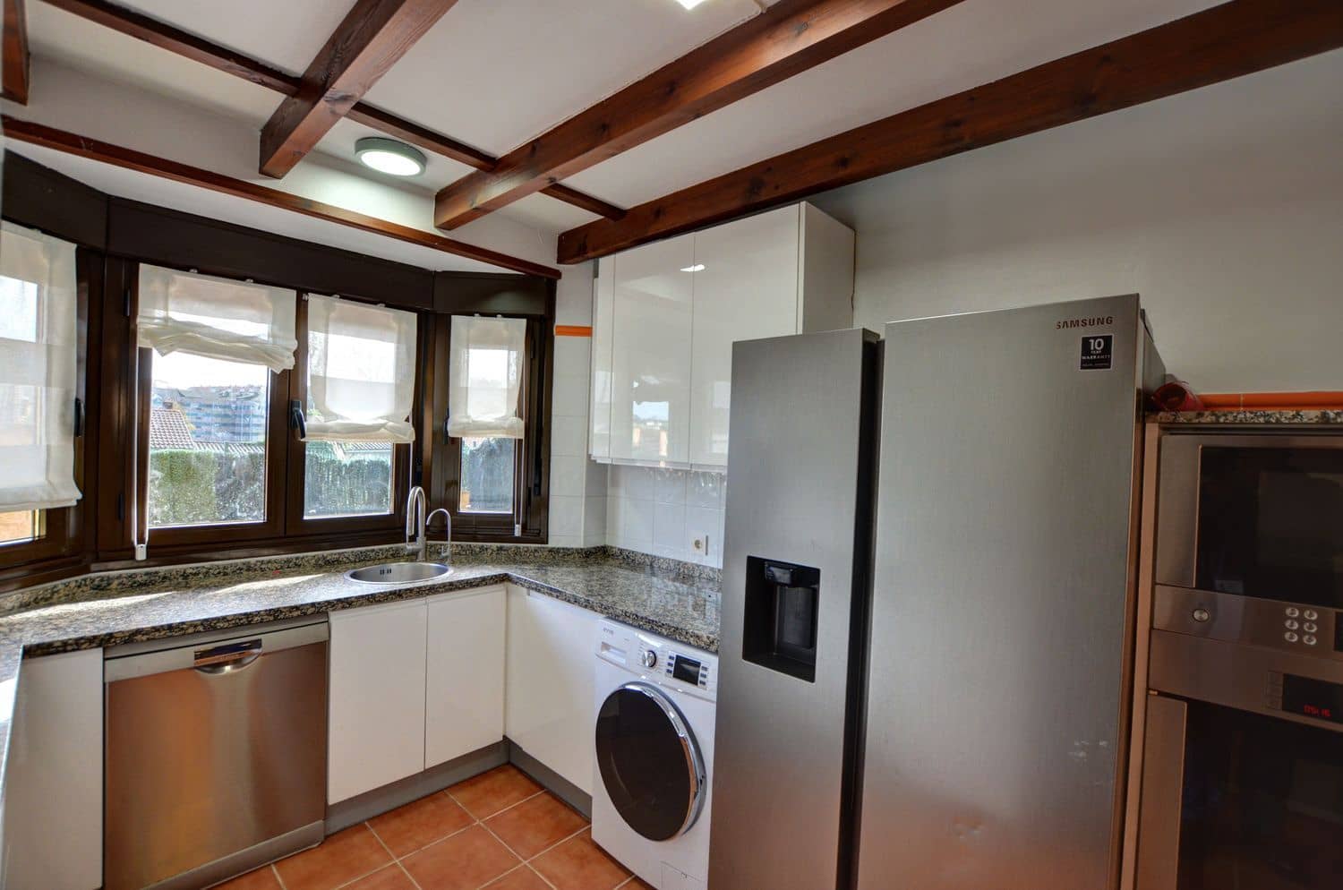 4 makuuhuone Omakotitalo myytävänä paikassa Castrillon mukana 
autotalli - 475 000 € (Ref: 9632915)