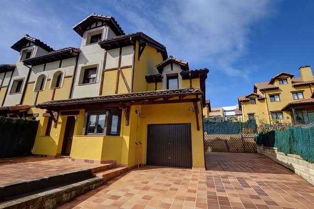 4 makuuhuone Omakotitalo myytävänä paikassa Castrillón mukana 
autotalli - 475 000 € (Ref: 9632915)