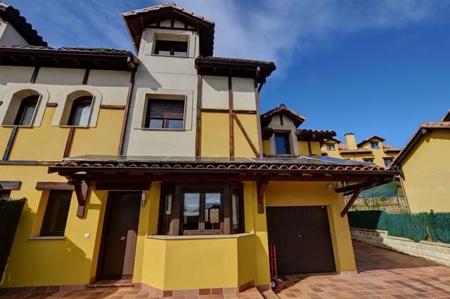 4 makuuhuone Omakotitalo myytävänä paikassa Castrillón mukana 
autotalli - 475 000 € (Ref: 9632915)