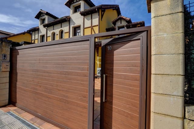 4 makuuhuone Omakotitalo myytävänä paikassa Castrillón mukana 
autotalli - 475 000 € (Ref: 9632915)