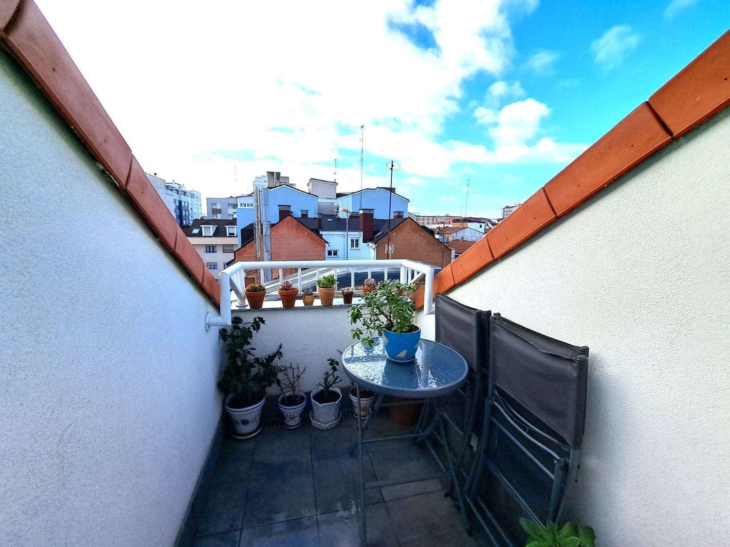 2 bedroom Apartment for sale in Gijon with garage - € 379,000 (Ref: 9636198)