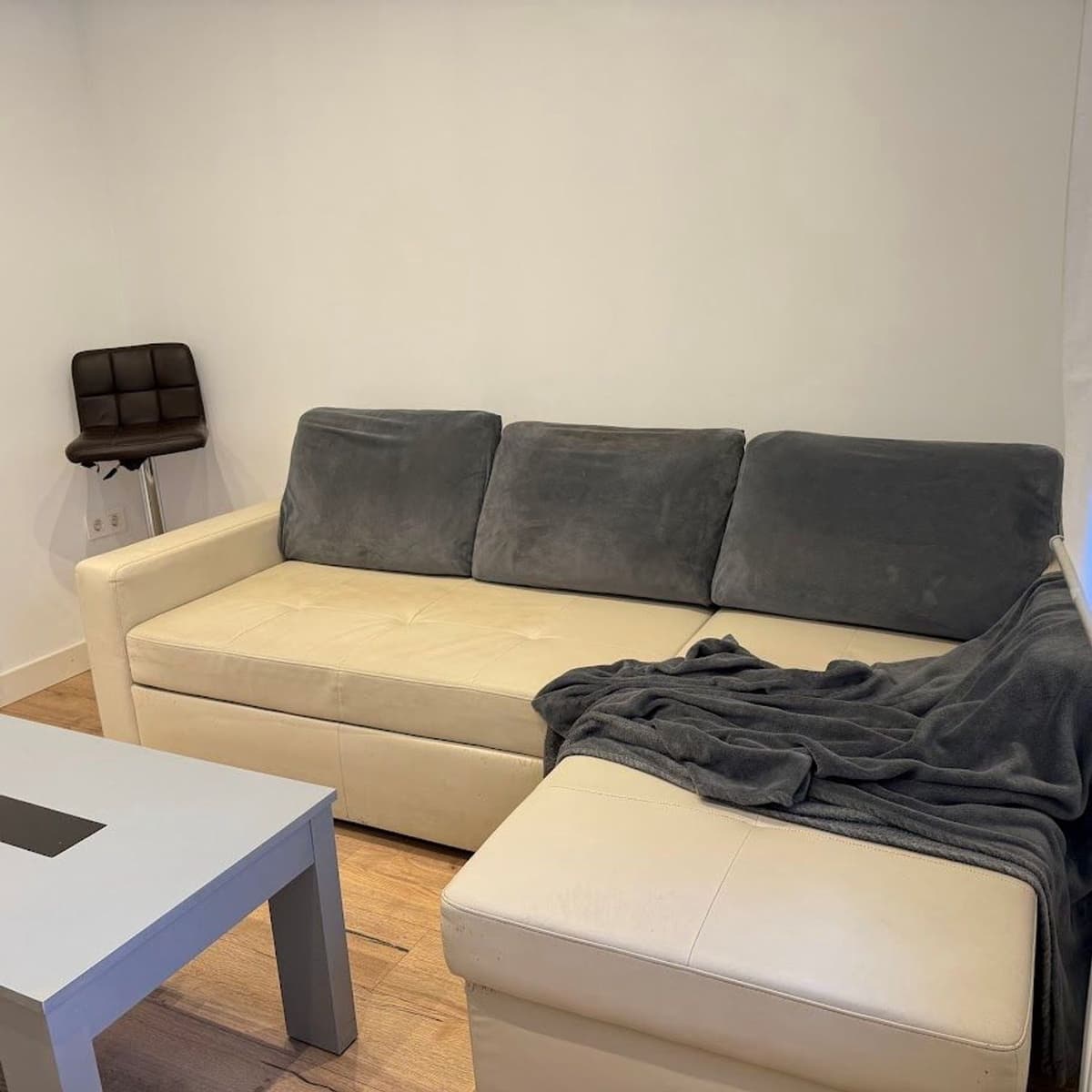 2 bedroom Apartment for rent in Gijon with garage - € 800 (Ref: 9636199)