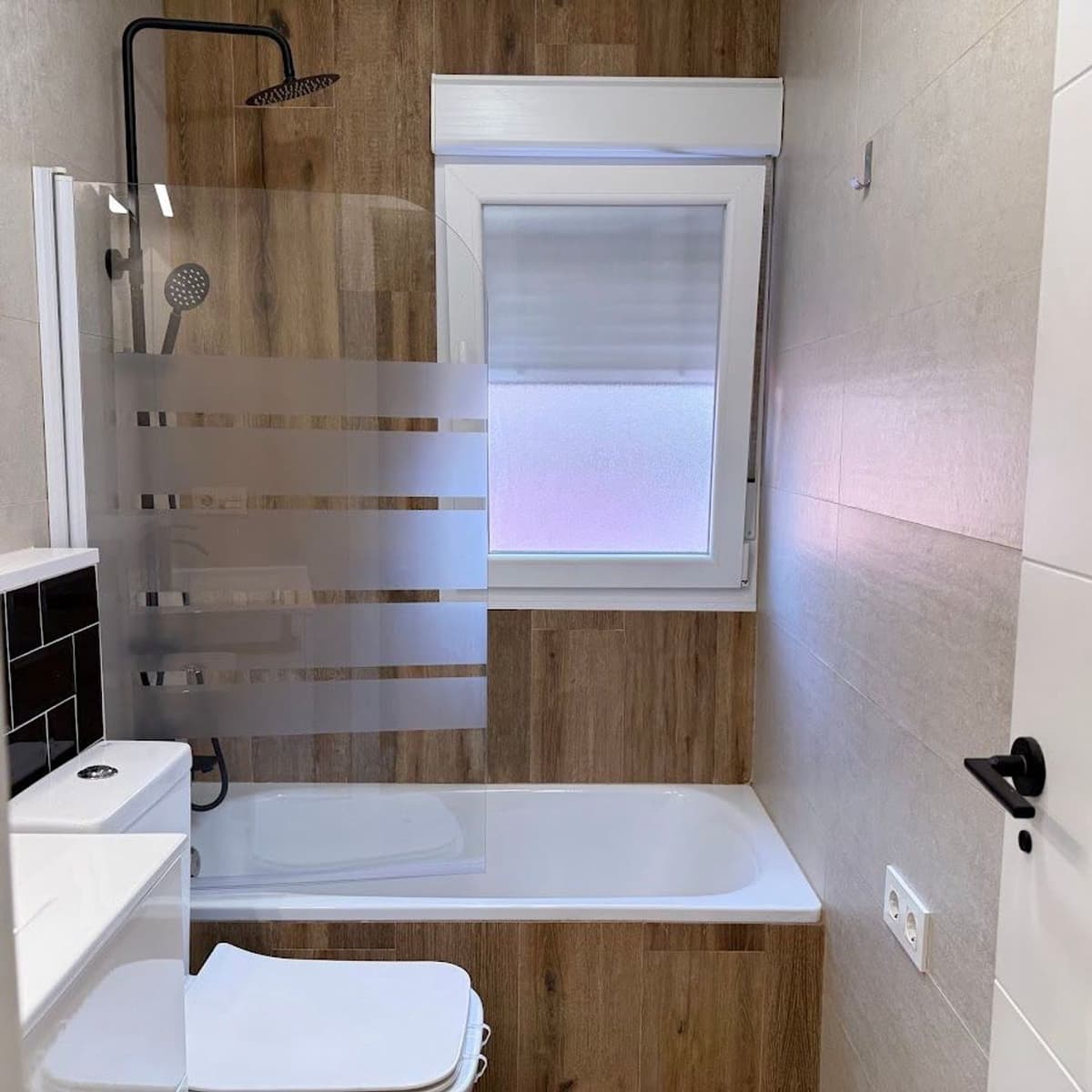 2 bedroom Apartment for rent in Gijon with garage - € 800 (Ref: 9636199)