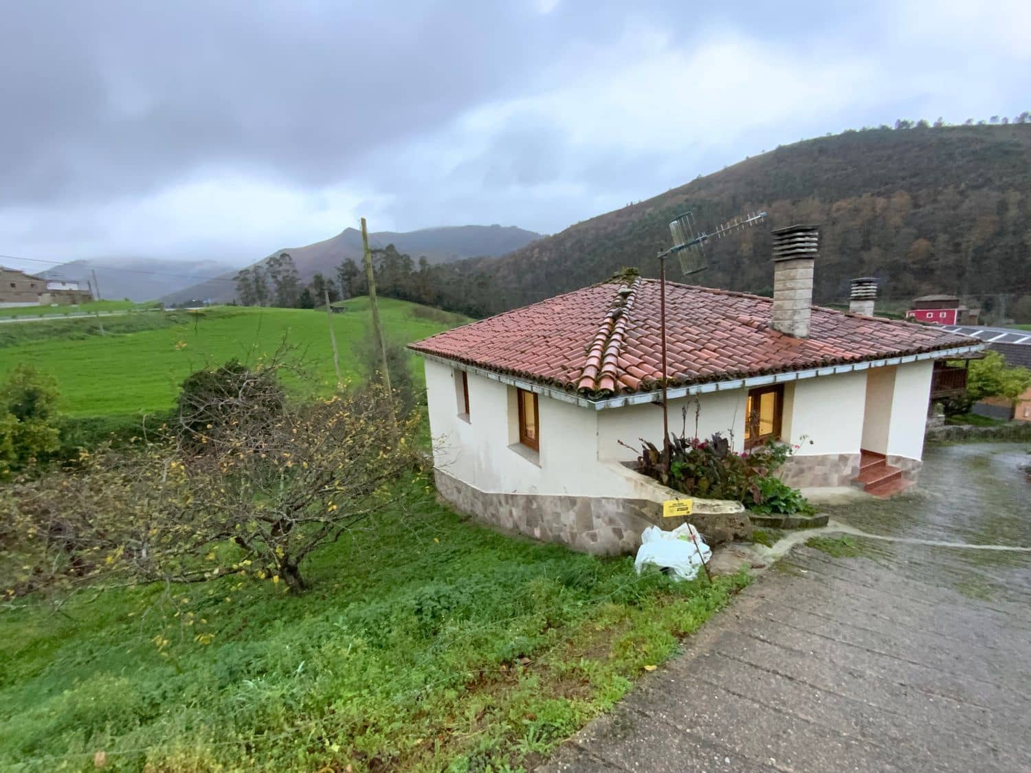 Finca/Casa Rural de 2 habitaciones en Luarca en venta con garaje - 149.000 € (Ref: 9643675)