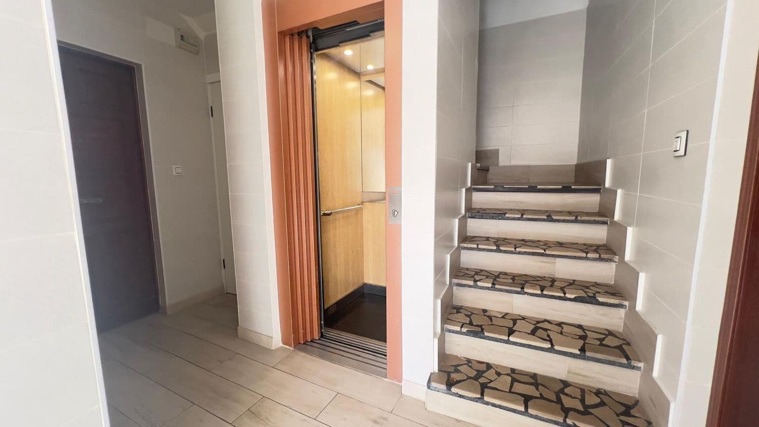 3 soveværelse Lejlighed til salg i Gijon med garage - € 183.000 (Ref: 9647776)