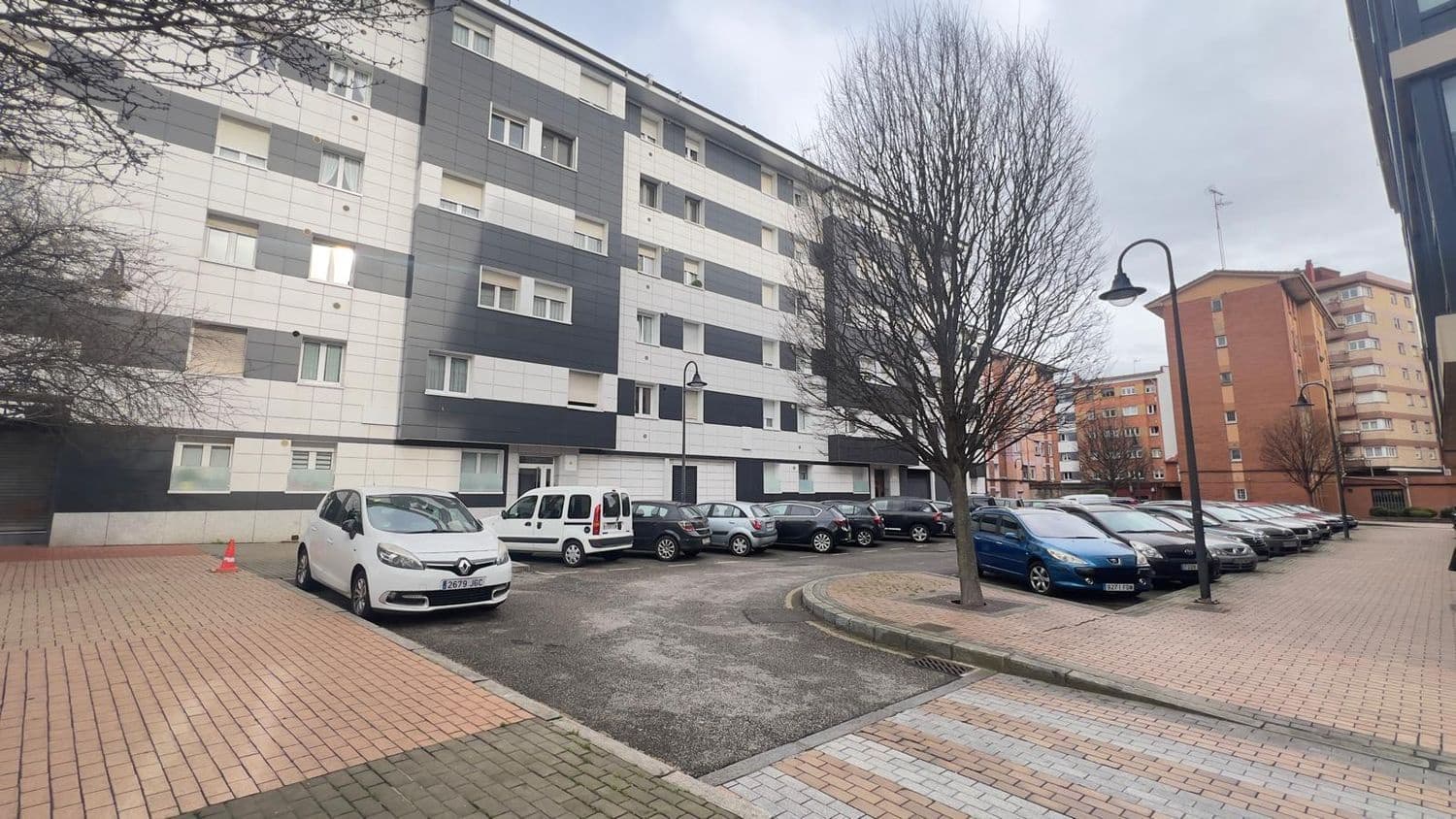 3 soveværelse Lejlighed til salg i Gijon med garage - € 183.000 (Ref: 9647777)