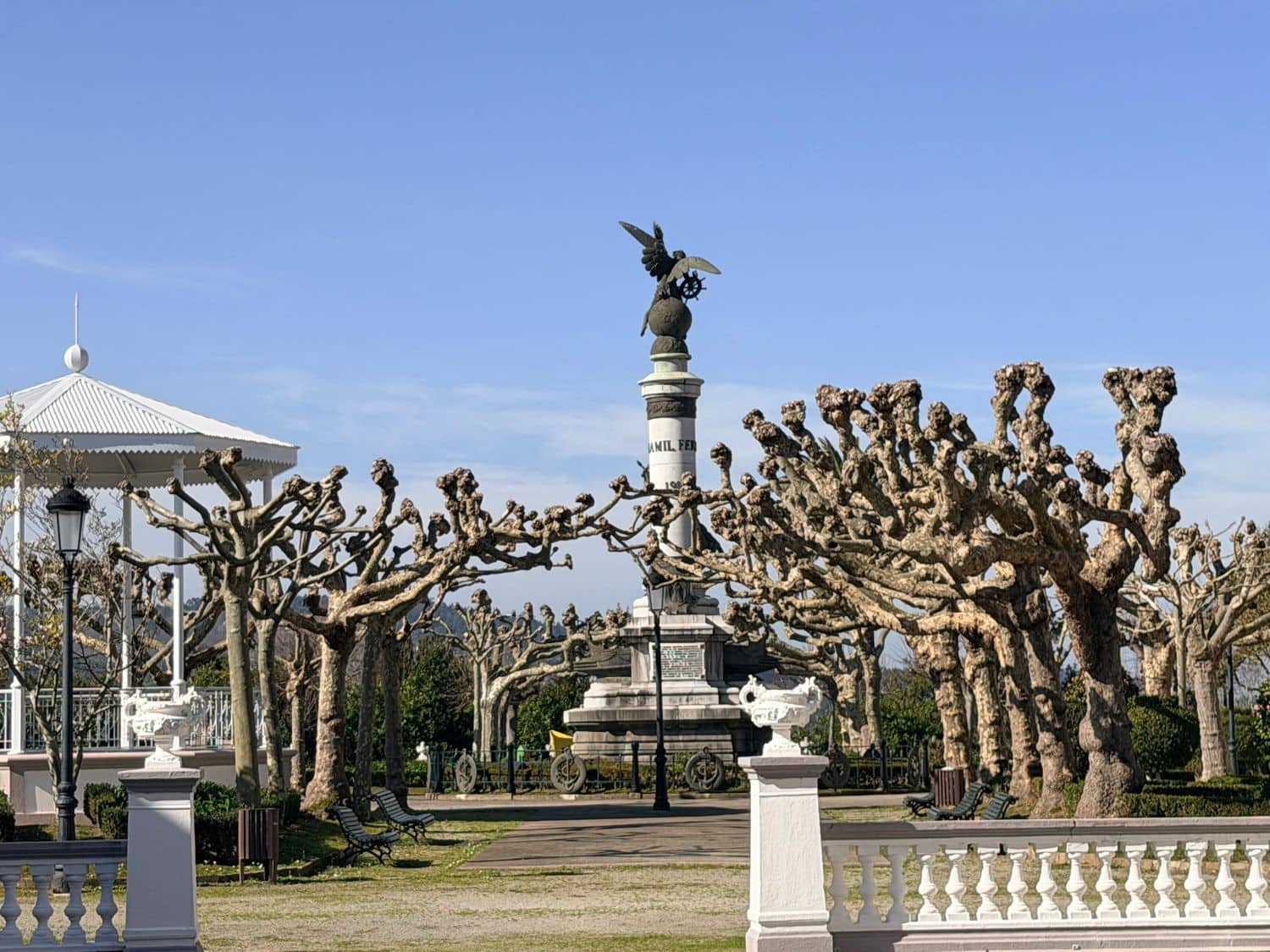 Chalet de 5 habitaciones en Castropol en venta con garaje - 375.000 € (Ref: 9647779)