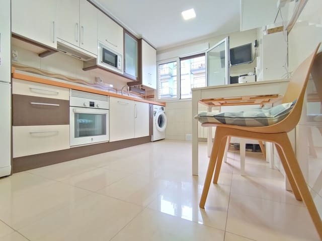 2 slaapkamer Appartement te koop in Centro Urbano, Gijón met garage - € 109.900 (Ref: 9655584)