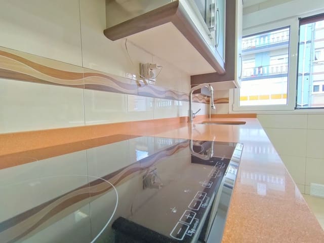 2 slaapkamer Appartement te koop in Centro Urbano, Gijón met garage - € 109.900 (Ref: 9655584)