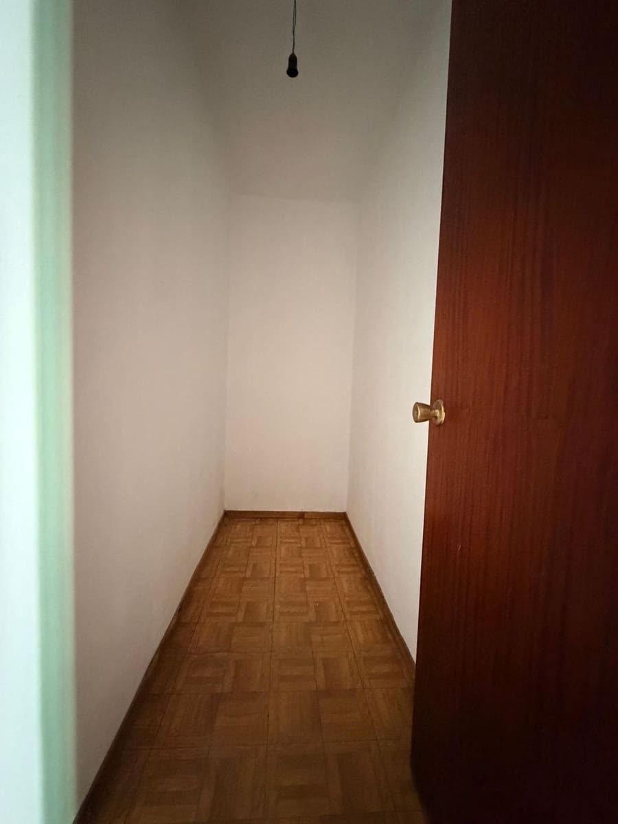 5 bedroom Apartment for sale in Cudillero with garage - € 165,000 (Ref: 9655585)