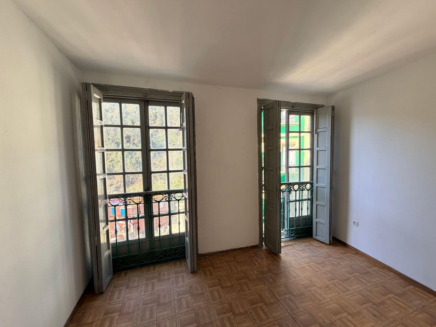 5 bedroom Apartment for sale in Cudillero with garage - € 165,000 (Ref: 9655585)