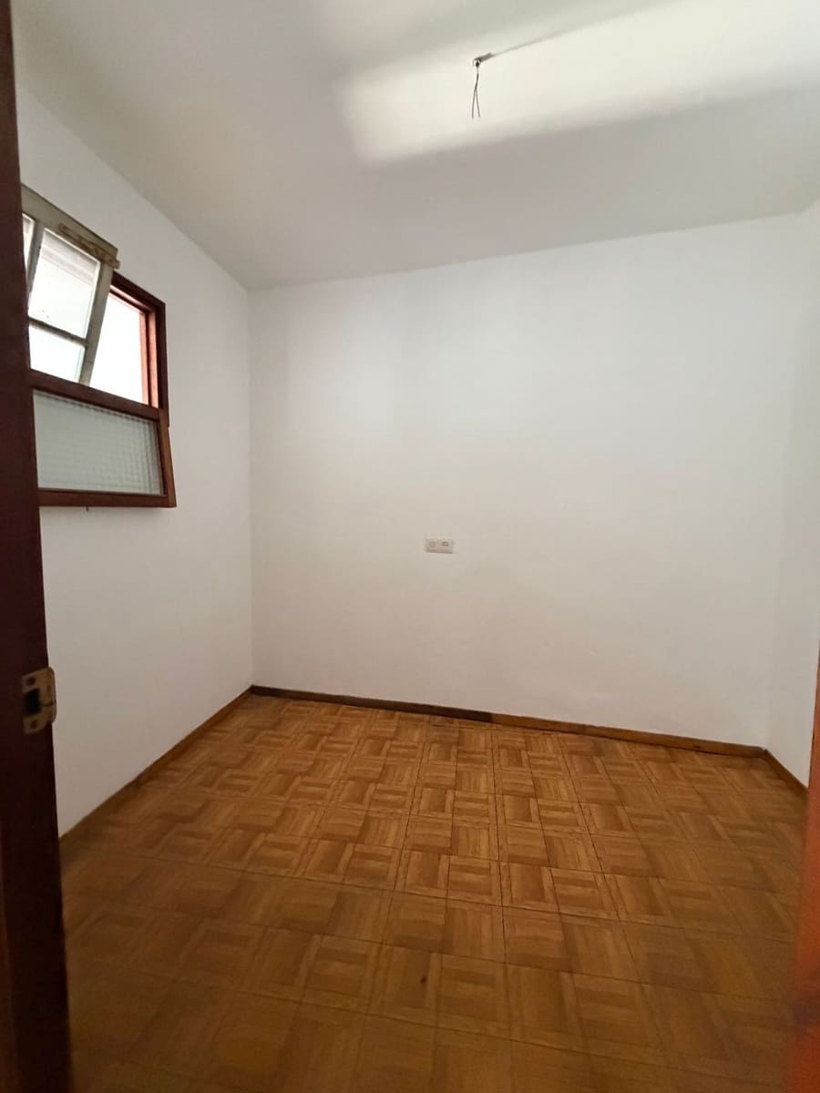 5 bedroom Apartment for sale in Cudillero with garage - € 165,000 (Ref: 9655585)