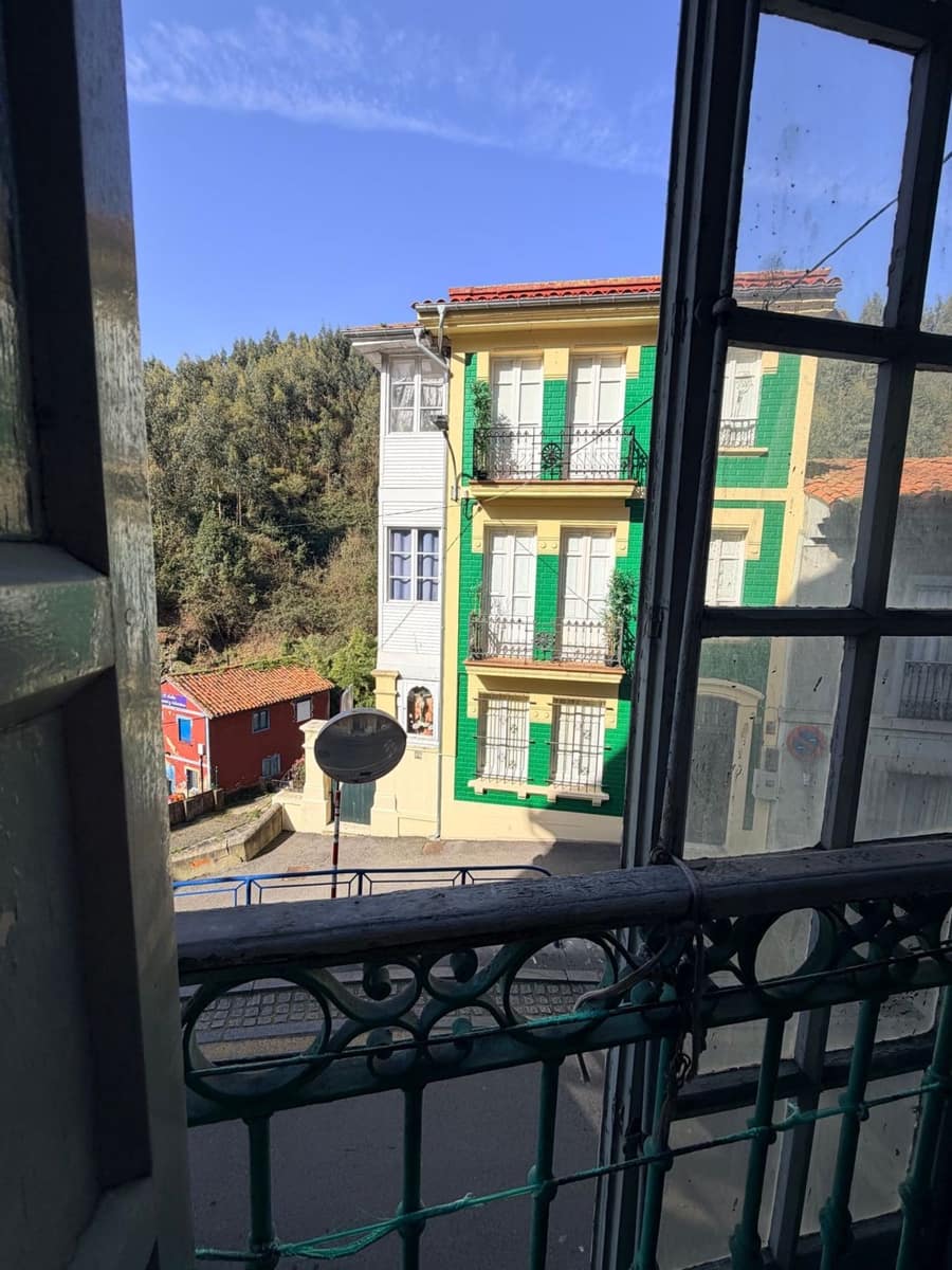 5 bedroom Apartment for sale in Cudillero with garage - € 165,000 (Ref: 9655585)