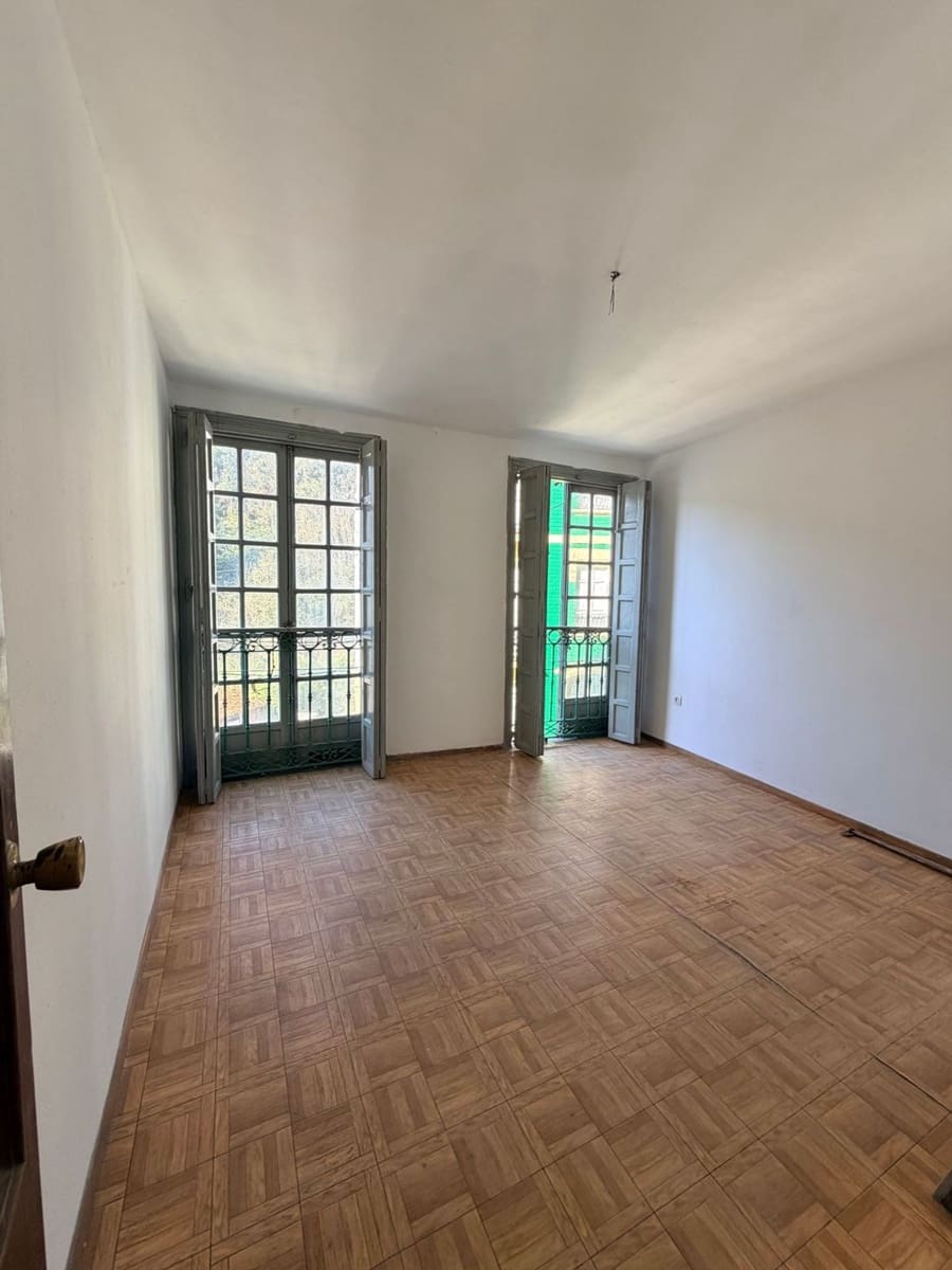 5 bedroom Apartment for sale in Cudillero with garage - € 165,000 (Ref: 9655585)