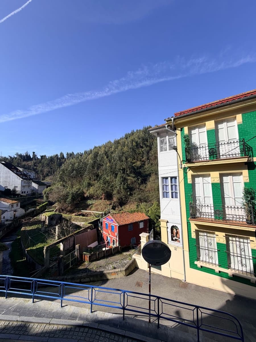 5 bedroom Apartment for sale in Cudillero with garage - € 165,000 (Ref: 9655585)
