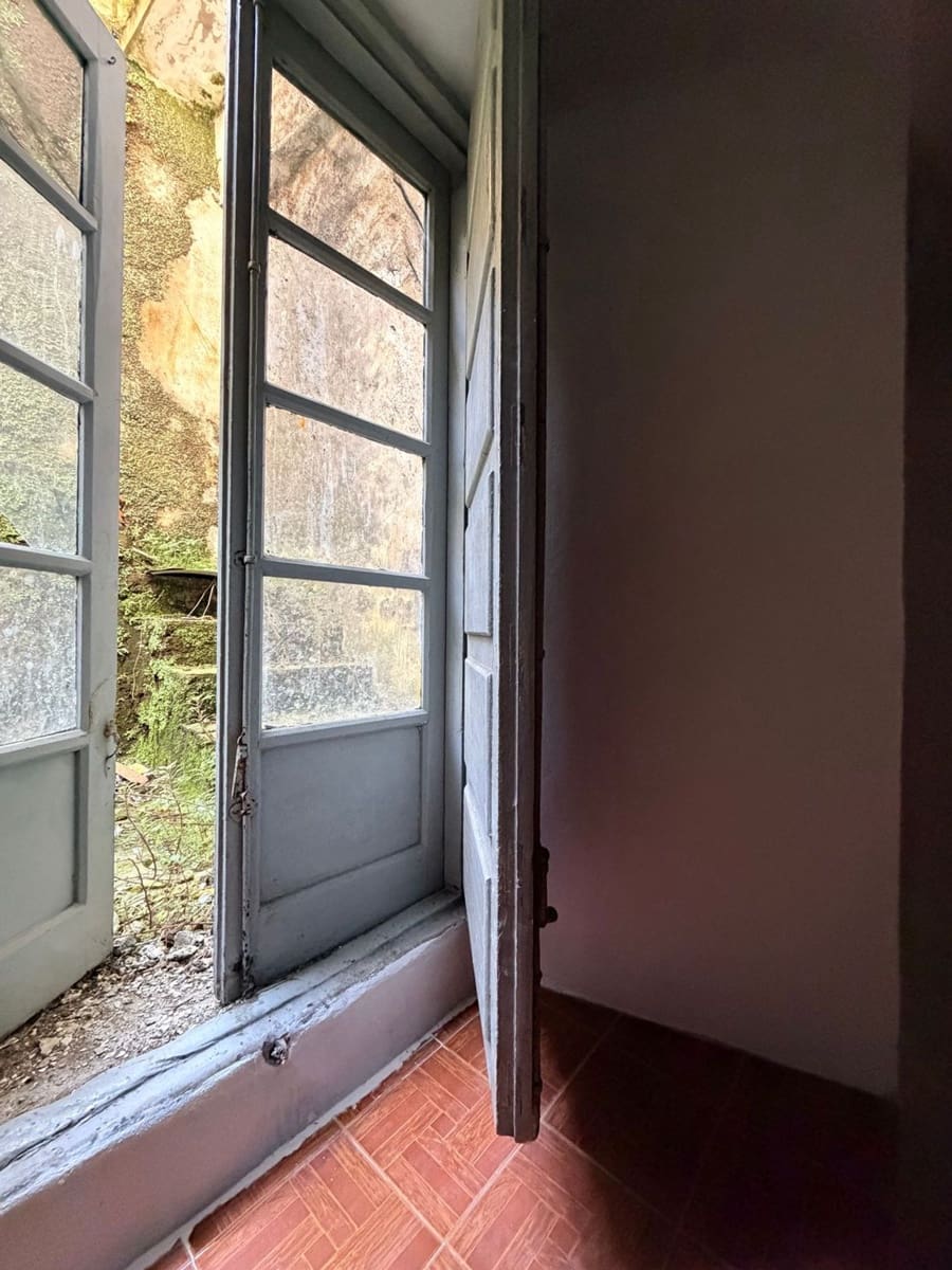 5 bedroom Apartment for sale in Cudillero with garage - € 165,000 (Ref: 9655585)