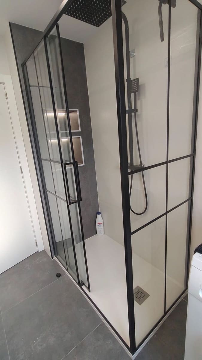 3 bedroom Apartment for rent in Gijon with garage - € 900 (Ref: 9658176)