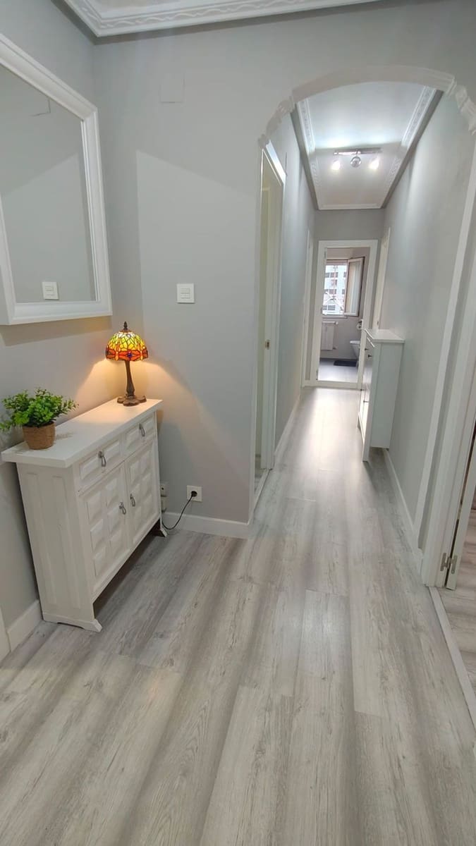 3 bedroom Apartment for rent in Gijon with garage - € 900 (Ref: 9658176)