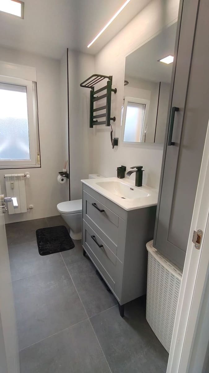 3 bedroom Apartment for rent in Gijon with garage - € 900 (Ref: 9658176)