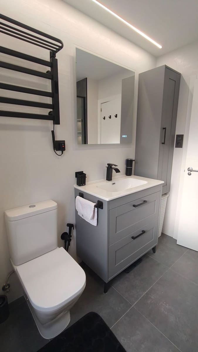 3 bedroom Apartment for rent in Gijon with garage - € 900 (Ref: 9658176)