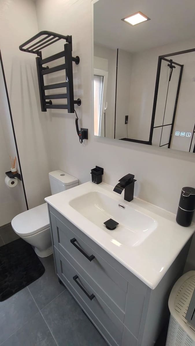 3 bedroom Apartment for rent in Gijon with garage - € 900 (Ref: 9658176)