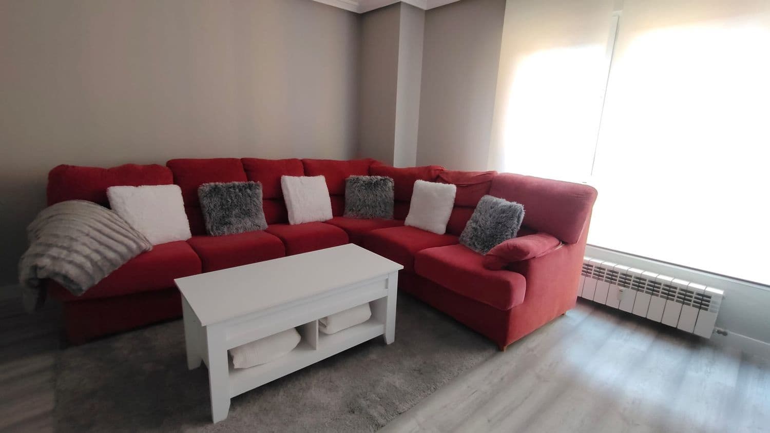 3 bedroom Apartment for rent in Gijon with garage - € 900 (Ref: 9658176)
