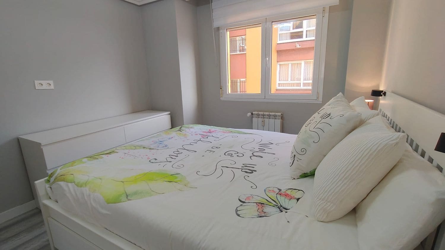 3 bedroom Apartment for rent in Gijon with garage - € 900 (Ref: 9658176)