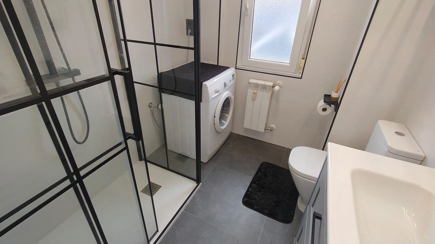 3 bedroom Apartment for rent in Gijon with garage - € 900 (Ref: 9658176)