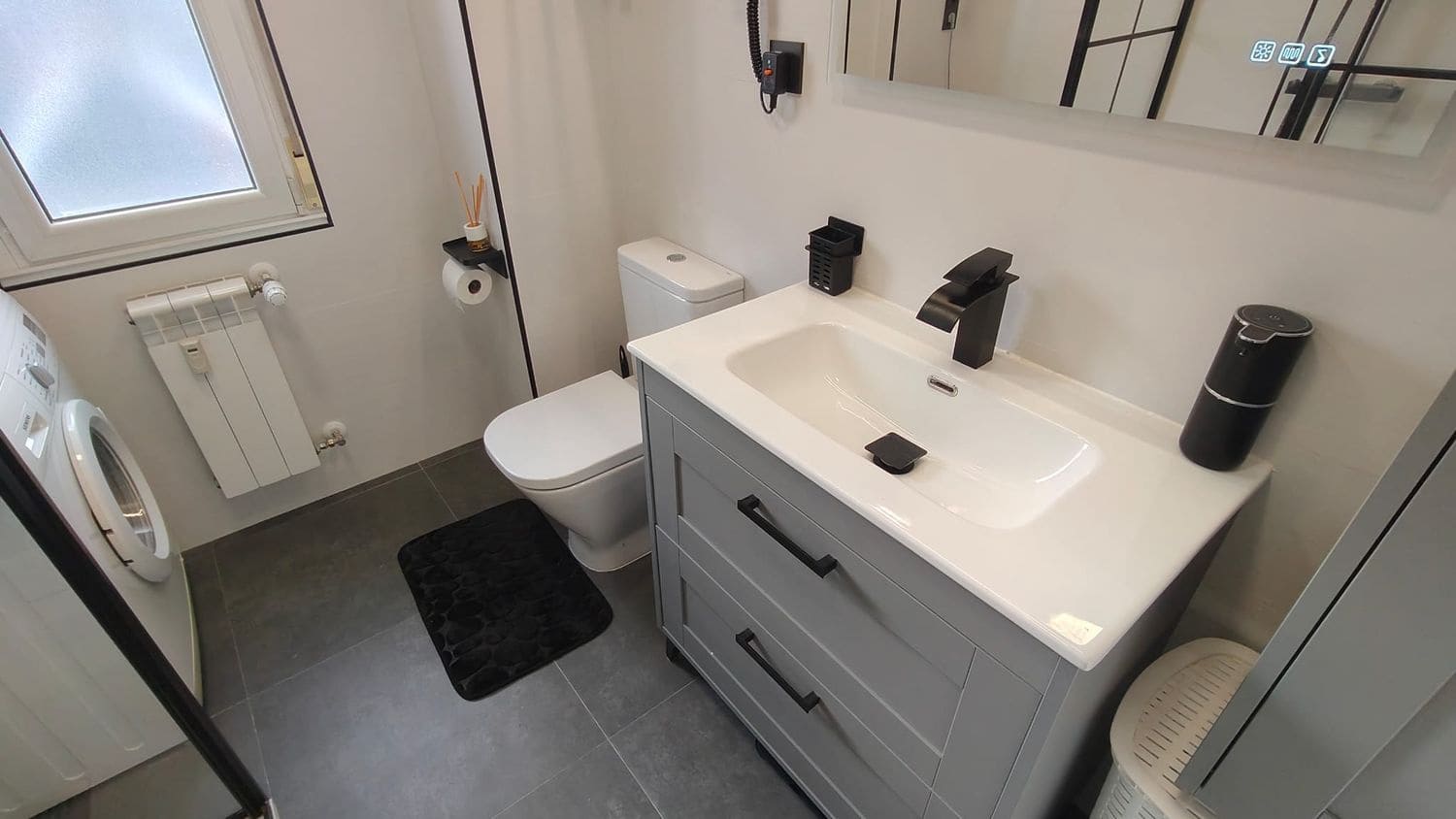 3 bedroom Apartment for rent in Gijon with garage - € 900 (Ref: 9658176)