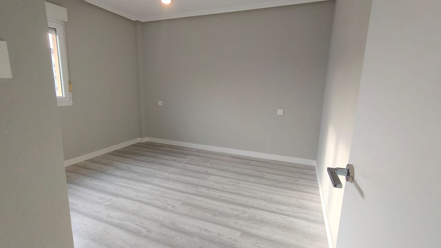 3 bedroom Apartment for rent in Gijon with garage - € 900 (Ref: 9658176)