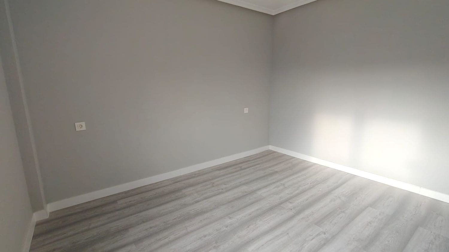 3 bedroom Apartment for rent in Gijon with garage - € 900 (Ref: 9658176)