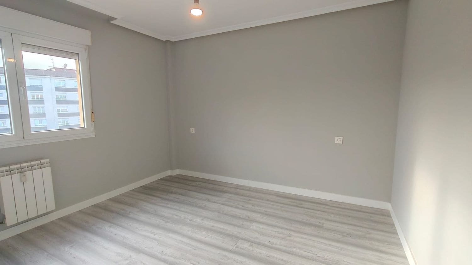 3 bedroom Apartment for rent in Gijon with garage - € 900 (Ref: 9658176)