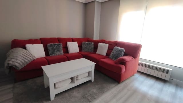 3 bedroom Apartment for rent in Centro Urbano, Gijón - € 900 (Ref: 9658176)