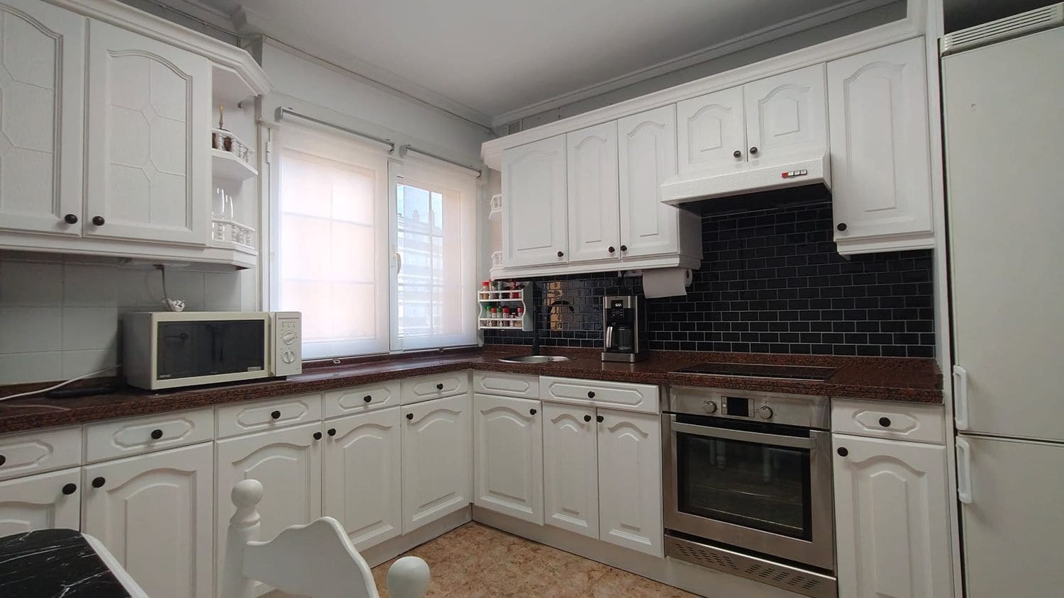 3 bedroom Apartment for rent in Gijon with garage - € 900 (Ref: 9658176)