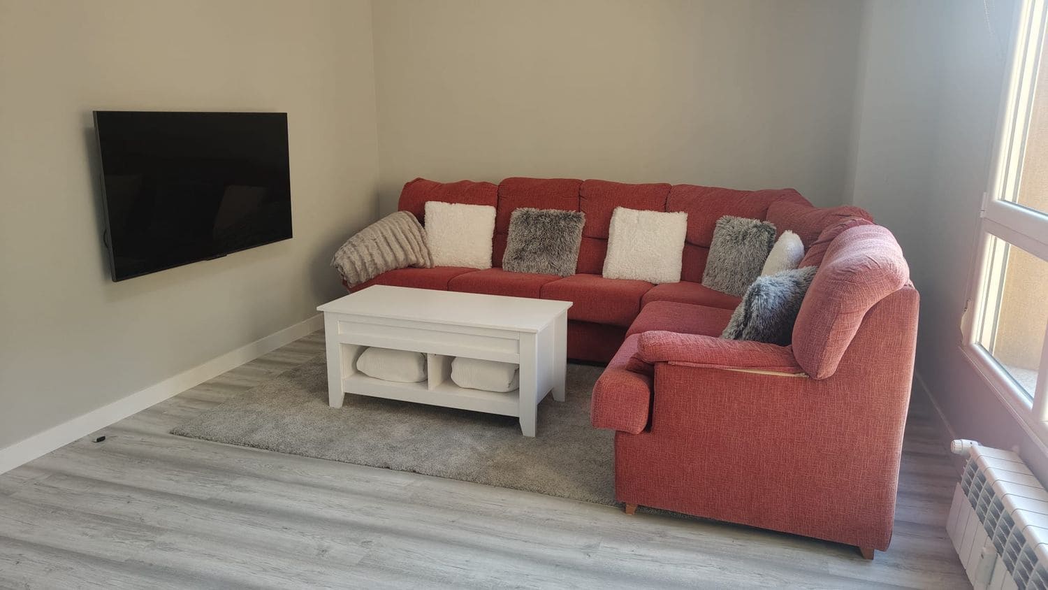 3 bedroom Apartment for rent in Gijon with garage - € 900 (Ref: 9658176)