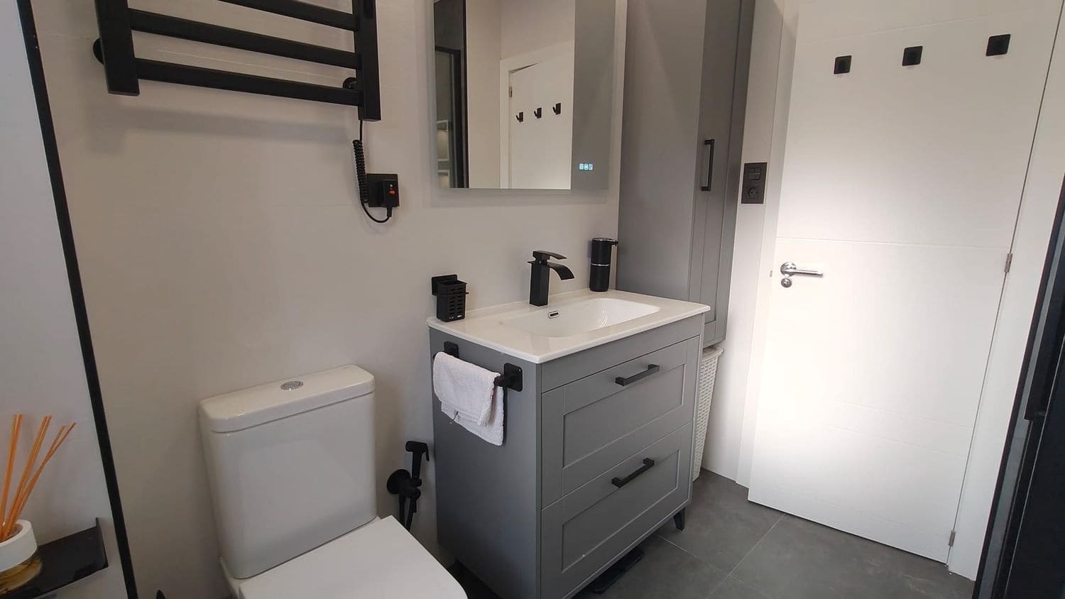 3 bedroom Apartment for rent in Gijon with garage - € 900 (Ref: 9658176)